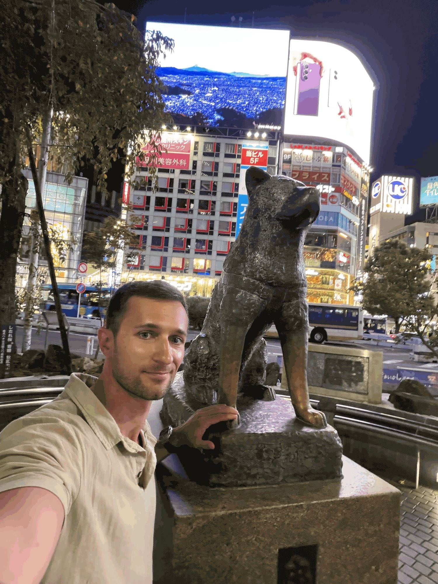 Me with the Hachikō statue at Shibuya
